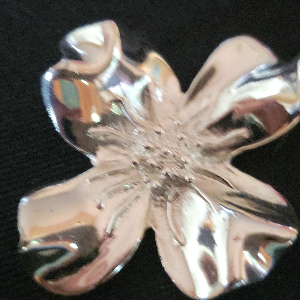 Solid Sterling silver Dogwood pendant.NWOT